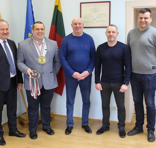 Savivaldybės vadovai pasveikino sportininką Tadą Gečą