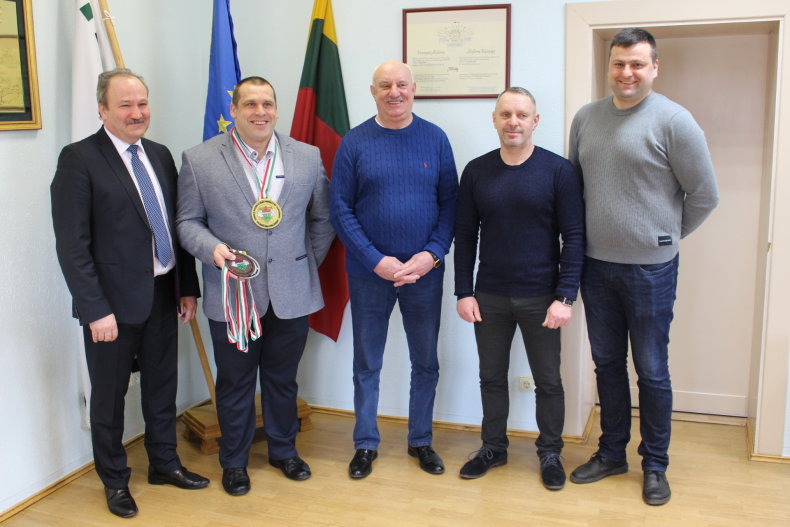 Savivaldybės vadovai pasveikino sportininką Tadą Gečą