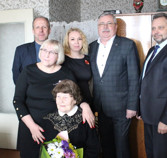 90-mečio proga pasveikinta šilutiškė Adelė Rupeikienė