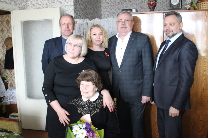 90-mečio proga pasveikinta šilutiškė Adelė Rupeikienė