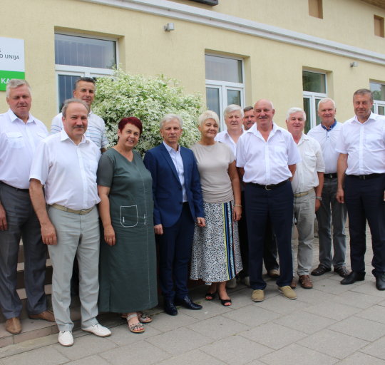 Savivaldybės vadovai pasveikino Švėkšnos seniūną Alfonsą Šeputį