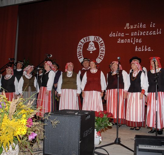 Inkaklių folkloro ansambliui „Dainoriai“ – 25-eri 