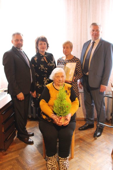 Juknaitiškė Bronislava Olkštinienė mini savo 90-ąjį jubiliejų