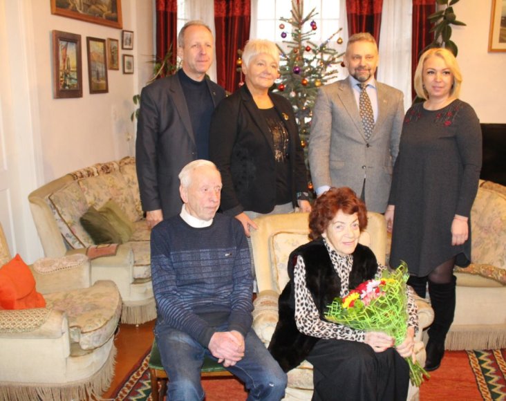 90-mečio proga pasveikinta pedagogė senjorė Aldona Petrošienė