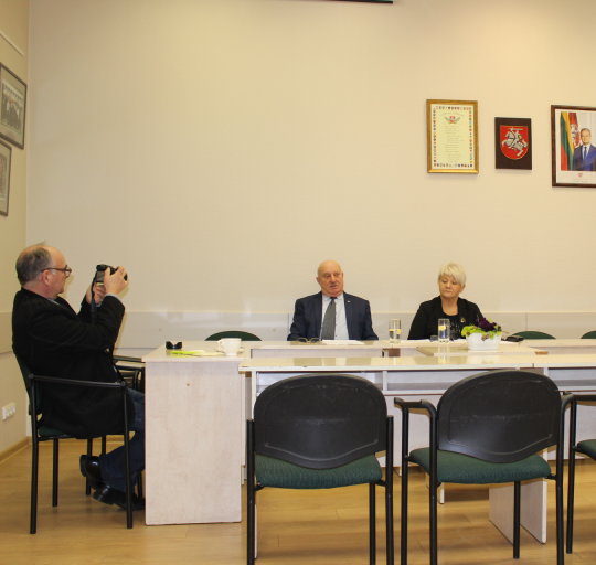 Spaudos konferencijoje: apie Macikų lagerio palaikų ekshumavimą, vandens kelius ir Uostadvaryje...