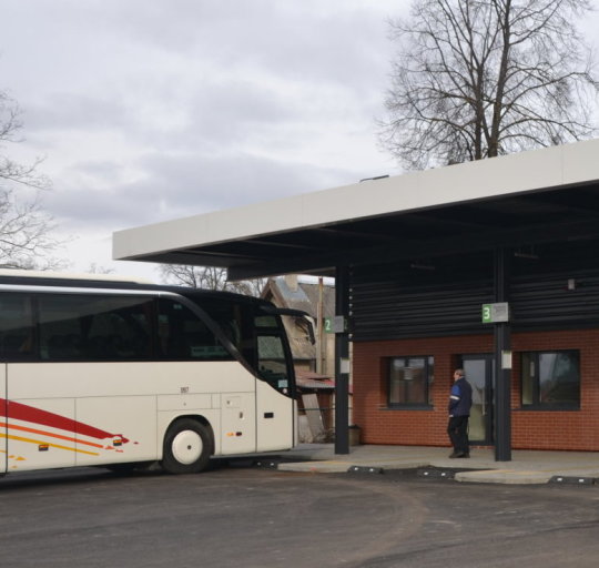 Nuspręsta - nutraukti visus keleivinio transporto reisus, palikti tik...