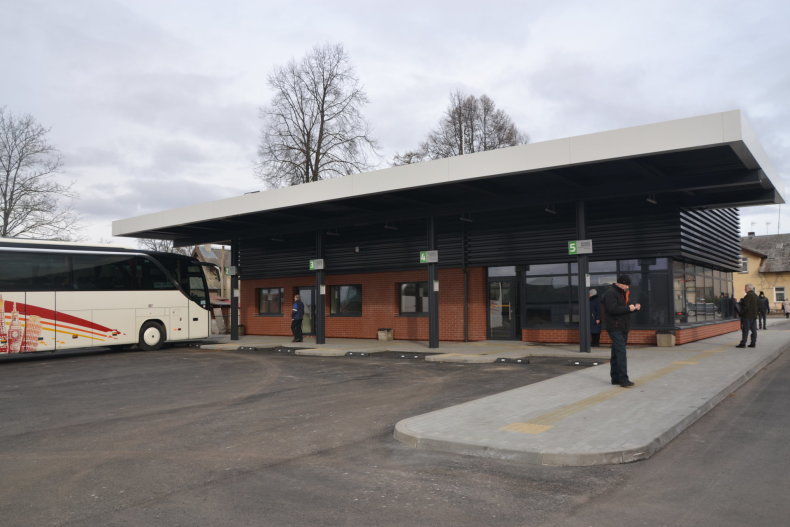 Aktualu keliaujiems viešuoju transportu - karantino metu atidedami autobusų maršrutai
