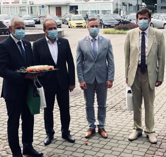 Tęsdami tradiciją, Klaipėdos regiono merai sveikino Gargždus gimimo dienos proga!  