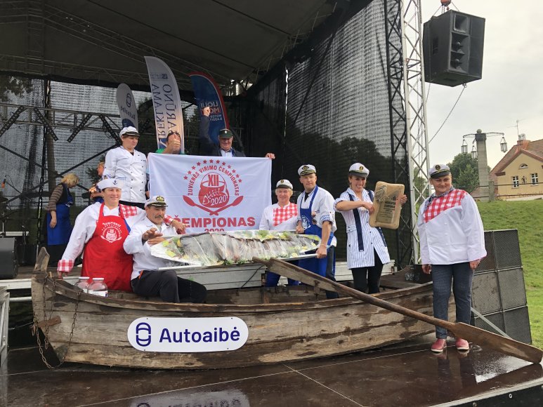 12-asis žuvienės virimo čempionatas sukvietė į Rusnę