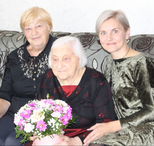 Švėkšnoje pasveikinta 100-ąjį gimtadienį sulaukusi jubiliatė