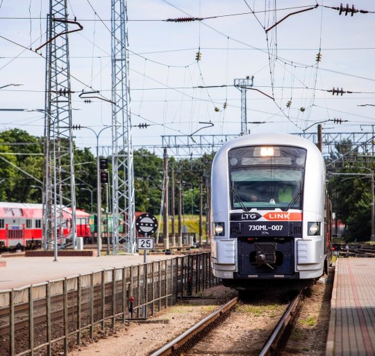 Aktuali žinia keliaujantiems traukiniais – atnaujinti metiniai tvarkaraščiai