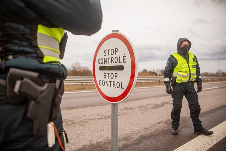 Raginama susilaikyti nuo nebūtinų kelionių. Savaitgalį ir švenčių dienomis - griežtas įvažiavimų...