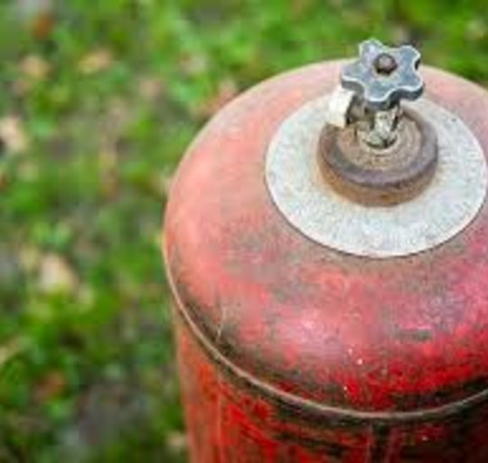 Suskystintų dujų balionų keitimas daugiabučiuose namuose
