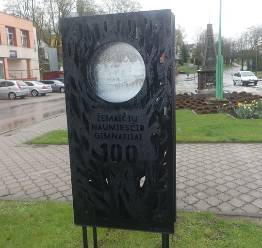 Žemaičių Naumiesčio gimnazijos jubiliejiniai metai įsilinguoja