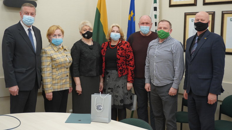Pasveikinti Šilutės krašto spaudos, kalbos ir knygos puoselėtojų atstovai