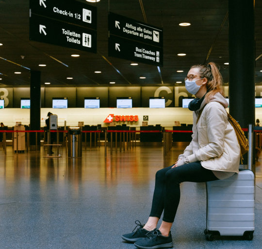 Plintant pavojingai Delta atmainai griežtinamos sąlygos atvykstantiems iš užsienio
