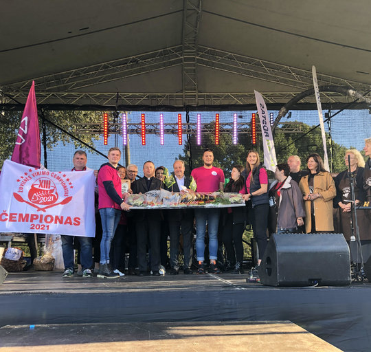 Praūžė 13-asis Žuvienės virimo čempionatas