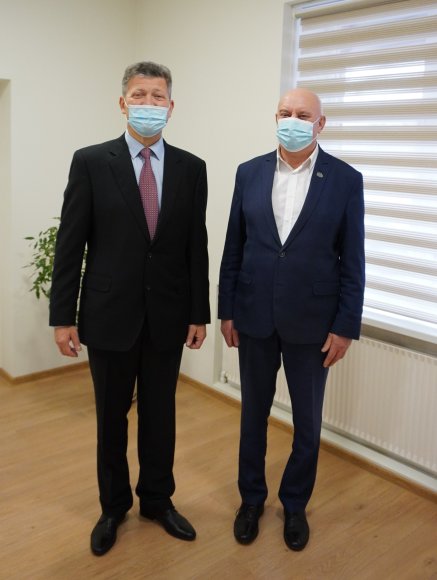 Pasveikintas naujasis Šilutės ligoninės vadovas Algis Starkus