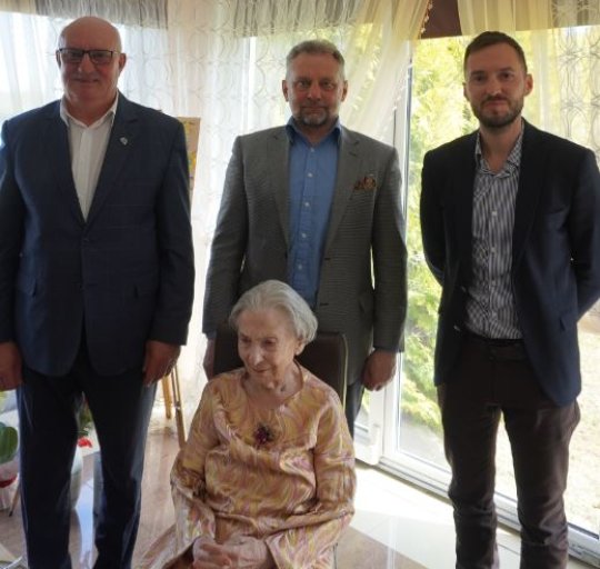 Pasveikinta 100-ąjį gimtadienį švenčianti senjorė