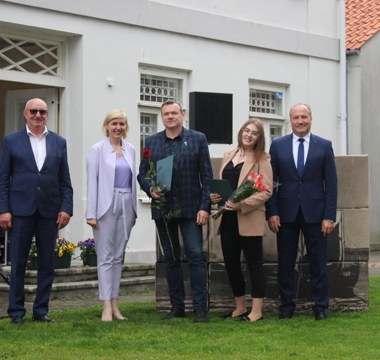 Apdovanoti Šilutės vardą garsinantys mokiniai bei jų mokytojai
