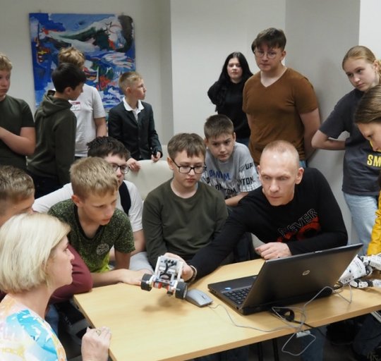 „Programavimo studijoje“ vaikai ir jaunimas susipažino su naujovėmis bibliotekoje