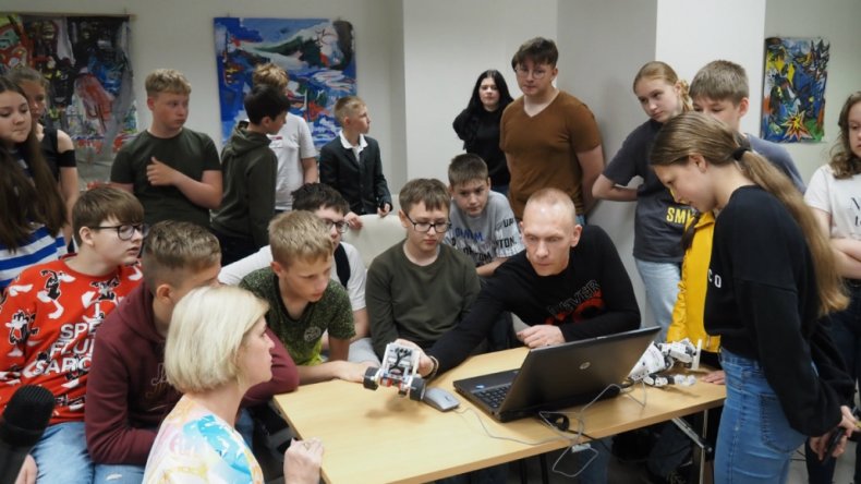 „Programavimo studijoje“ vaikai ir jaunimas susipažino su naujovėmis bibliotekoje