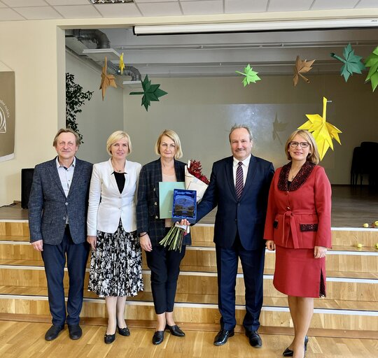 Kviečiame teikti kandidatūras Šilutės rajono METŲ MOKYTOJO vardo suteikimui ir premijai gauti