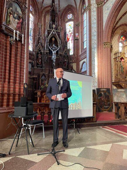 Švėkšnoje įvyko mokslinė konferencija „Švėkšnos Šv. apaštalo Jokūbo bažnyčia: praeitis ir dabartis“