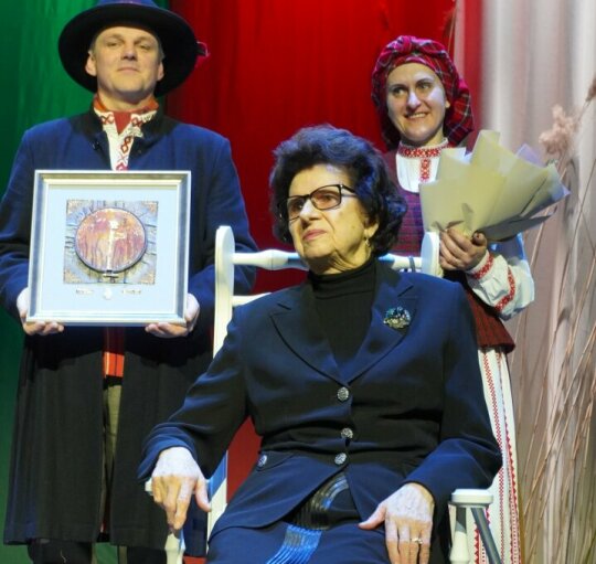 Iškilmingos Kovo 11-osios ceremonijos metu „Sidabrinės nendrės“ premija įteikta R. D. Žibaitienei