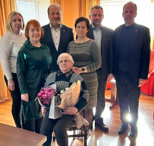 Pasveikinta 90-ąjį gimtadienį mininti V. Z. Vaznienė
