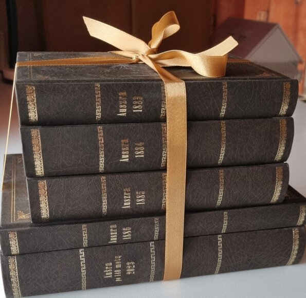 Prasminga dovana savivaldybės mokykloms ir bibliotekai