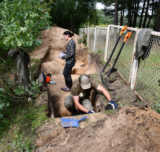 Prie Macikų lagerio kapinių atlikti žvalgomieji archeologiniai kasinėjimai