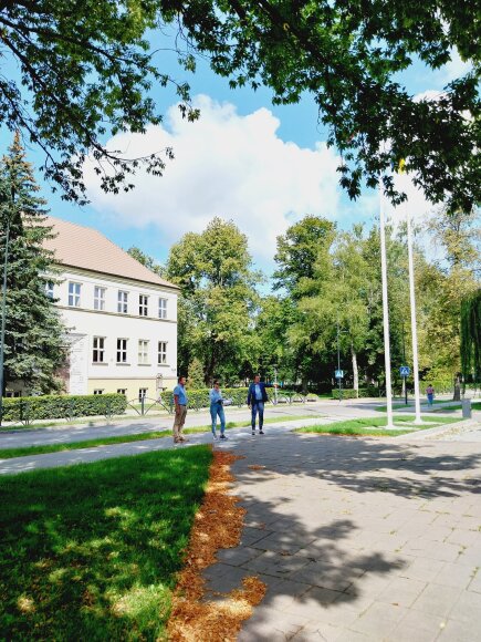 Dėl Stoties gatvės, Gudobelių alėjos bei Aukštumalės gatvės automobilių stovėjimo aikštelės...