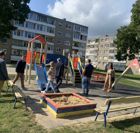Kontrolės komitetas apžiūrėjo Šilutės miesto vaikų žaidimo aikšteles