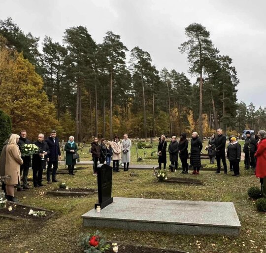 Visų Šventųjų išvakarėse aplankytos Šilutės ir Macikų kapinės, pagerbtas H. Šojaus atminimas