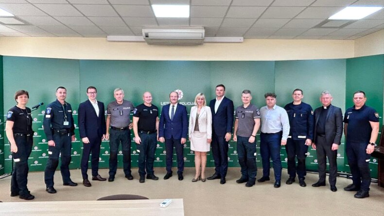 Pasveikinti policijos pareigūnai