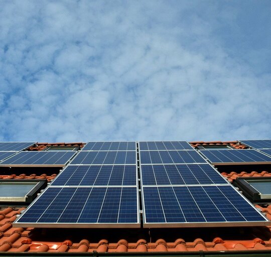 Įsirenkite saulės elektrinės energijos kaupiklį jau kitam saulėtam sezonui – dar šiemet galite...