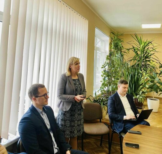 Savivaldybės vadovai praėjusių metų veiklos ataskaitą pristatė Vainuto seniūnijos gyventojams