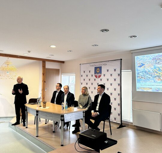 Savivaldybės vadovai Švėkšnos seniūnijos gyventojams pristatė 2023 m. veiklos ataskaitą