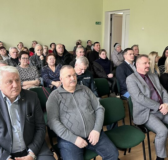 Savivaldybės vadovai veiklos ataskaitą pristatė Usėnų seniūnijos gyventojams