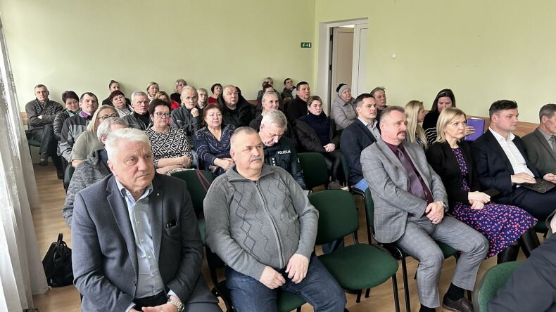 Savivaldybės vadovai veiklos ataskaitą pristatė Usėnų seniūnijos gyventojams