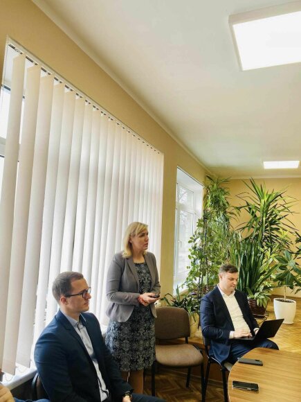 Savivaldybės vadovai praėjusių metų veiklos ataskaitą pristatė Vainuto seniūnijos gyventojams