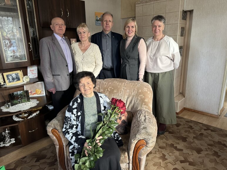 90-ojo jubiliejaus proga pasveikina Elena Būdvytienė