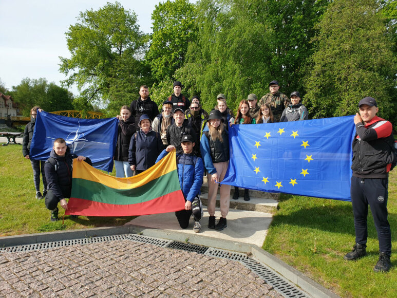 Pilietiškumo žygiu startavo projektas „Jaunimo pilietiškumo banga“