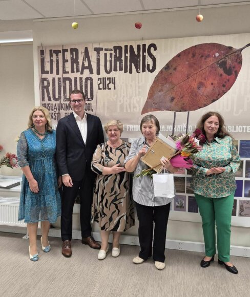Pasveikinti Literatūrinio rudens „Prisijaukinkim žodį, paukštį, debesį…'2024“...