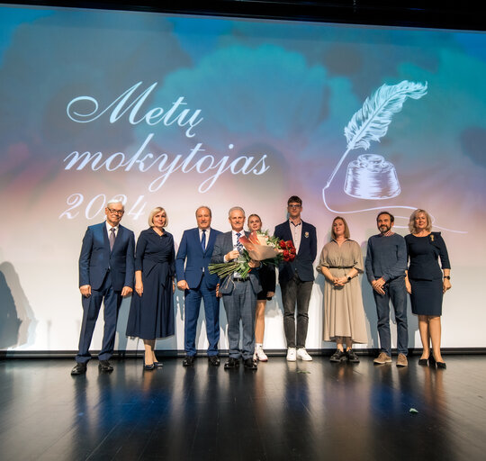 Metų mokytojo vardas – matematikos mokytojui Algirdui Oželiui