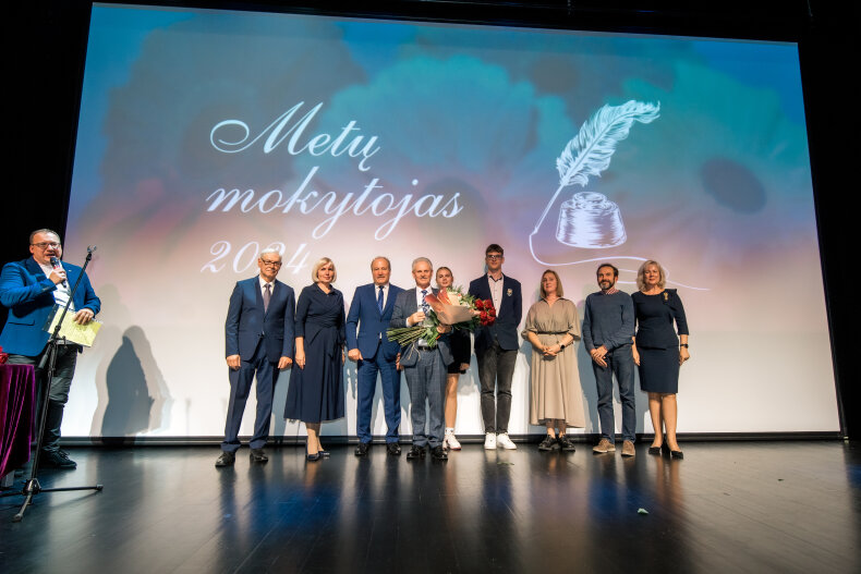 Metų mokytojo vardas – matematikos mokytojui Algirdui Oželiui