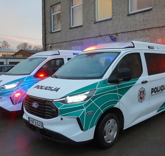 Šilutės rajono policijos komisariatui - du nauji automobiliai