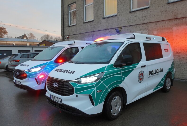 Šilutės rajono policijos komisariatui - du nauji automobiliai