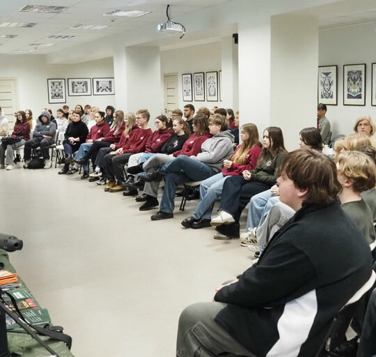 Šilutės bibliotekoje – jaunimą įkvepiantis renginys su kariuomenės atstovais